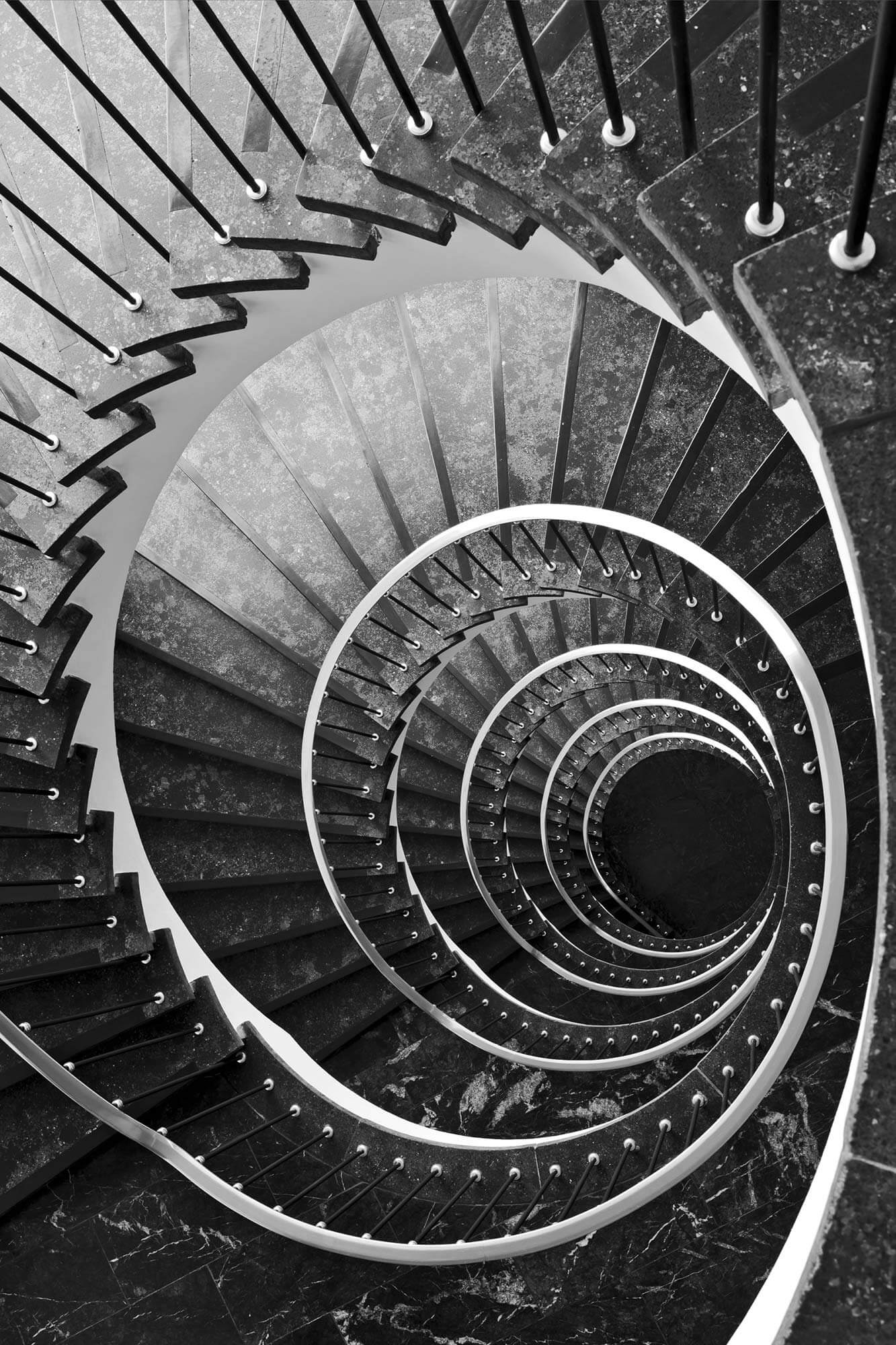 Treppenhaus nach unten blickend