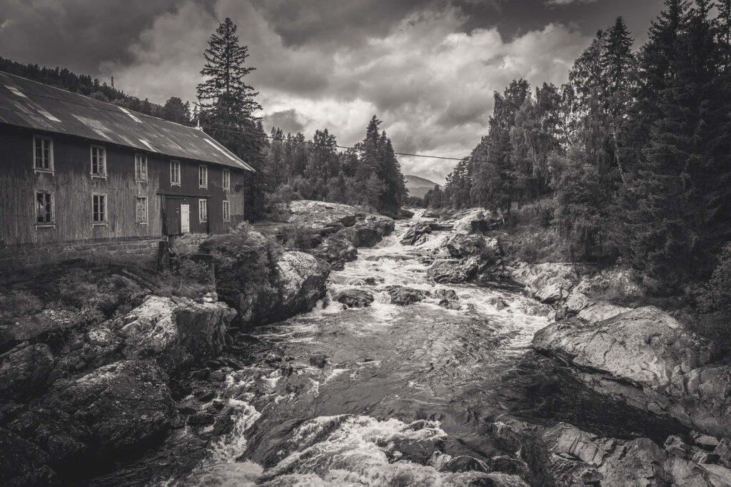 landscape-fluss-huette