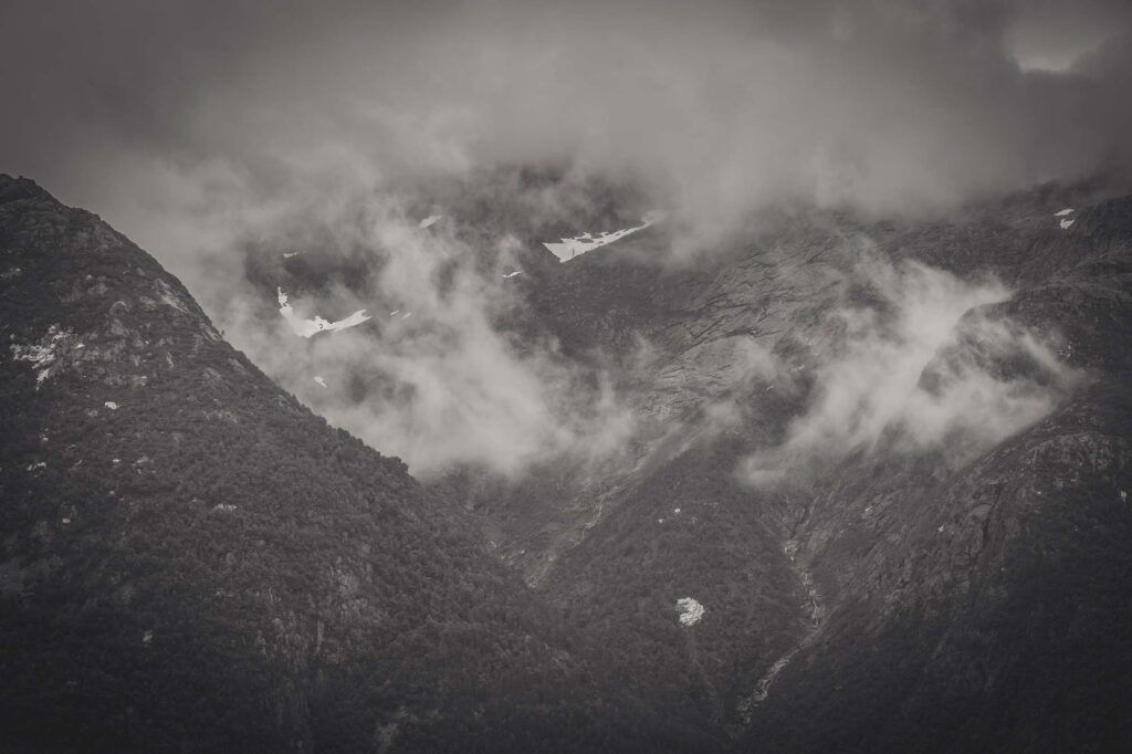 landscape-verhangene-berge
